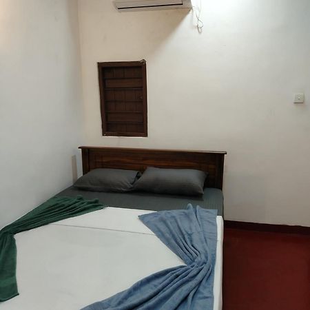 Ocean Oasis Restaurant And Rooms Trincomalee Buitenkant foto