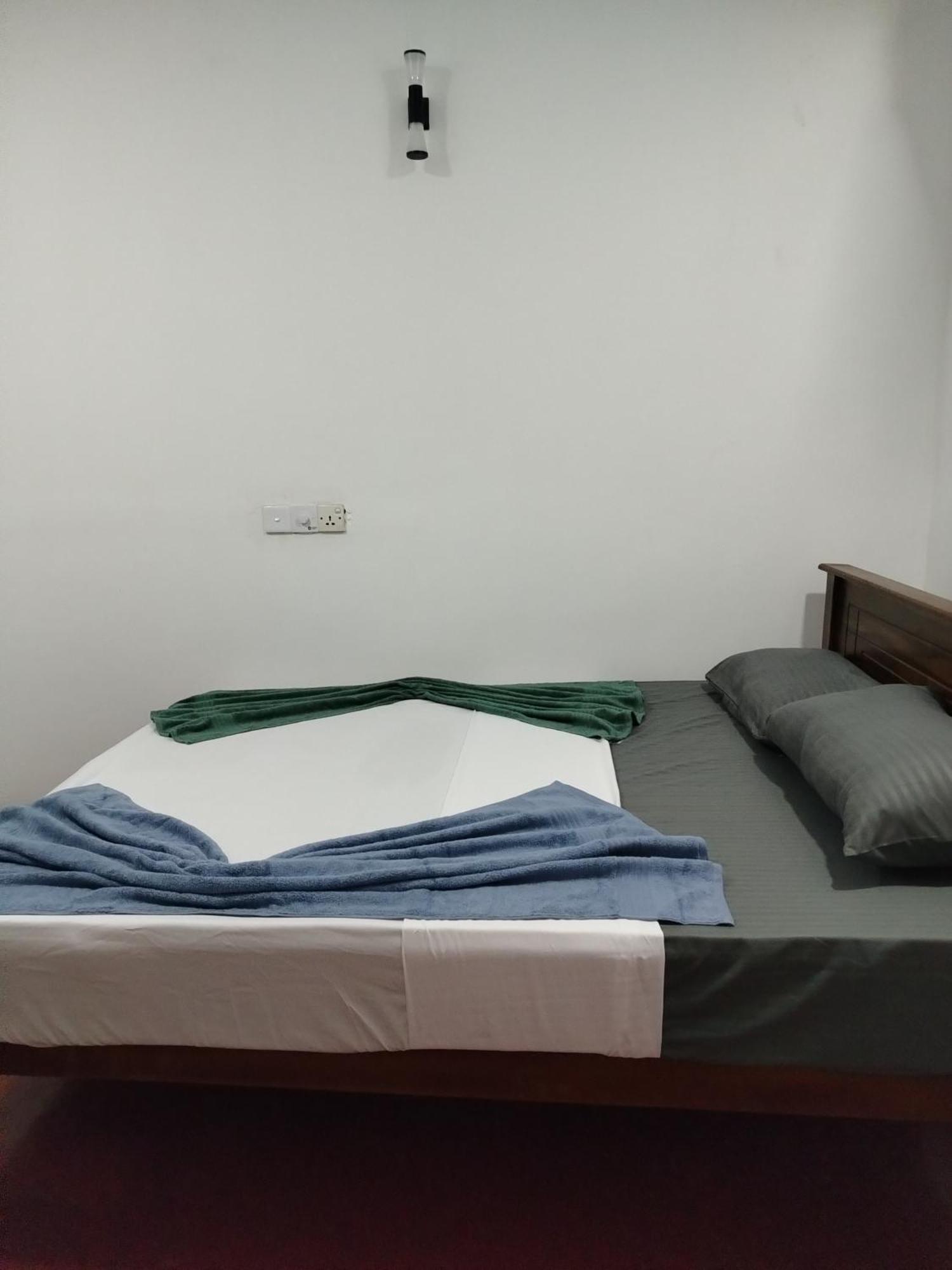 Ocean Oasis Restaurant And Rooms Trincomalee Buitenkant foto