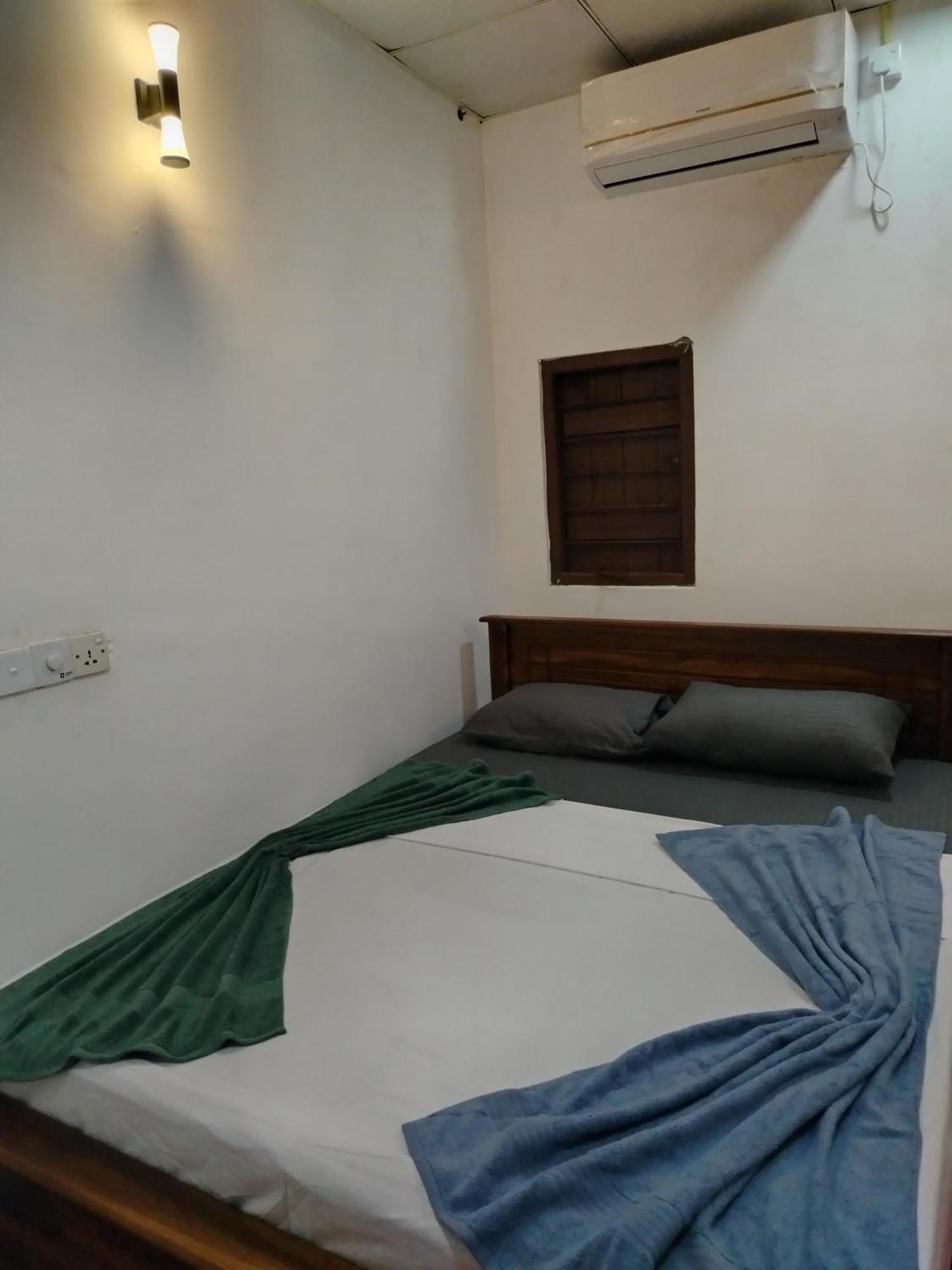 Ocean Oasis Restaurant And Rooms Trincomalee Buitenkant foto
