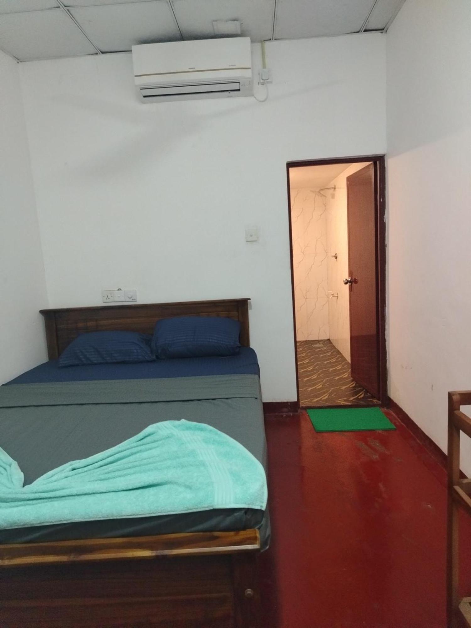 Ocean Oasis Restaurant And Rooms Trincomalee Buitenkant foto